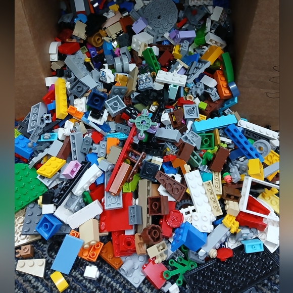 LEGO 4.5 lbs Bricks Mixed Bulk Lot - Picture 3 of 4